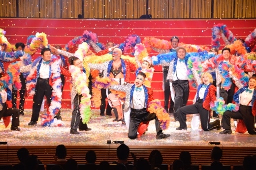過去に行われたワハハ本舗の全体公演の様子。