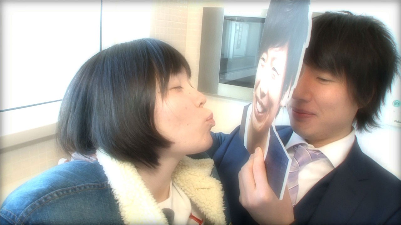 藤崎マーケット・トキとの甘い生活を夢想しながら新居を探す尼神インター誠子。(c)MBS
