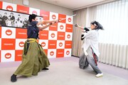 記者会見で披露された殺陣。