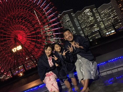 スーパー銭湯を訪れるFUJIWARA藤本（右）。(c)TBS