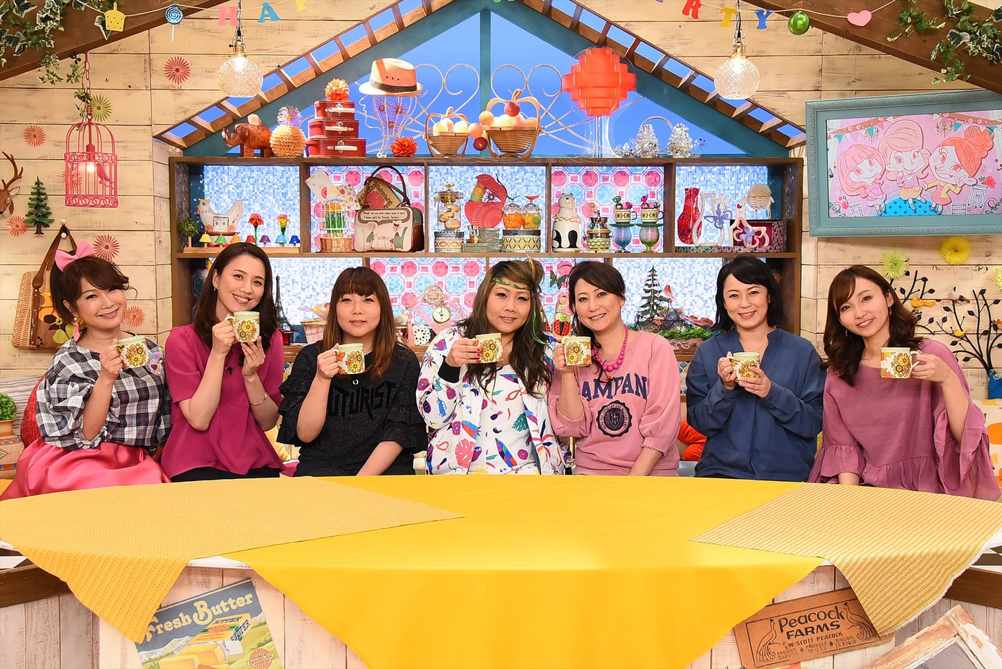 「やすとも・友近のキメツケ！ホームパーティー ～※あくまで個人の感想です～」の出演者たち。(c)関西テレビ