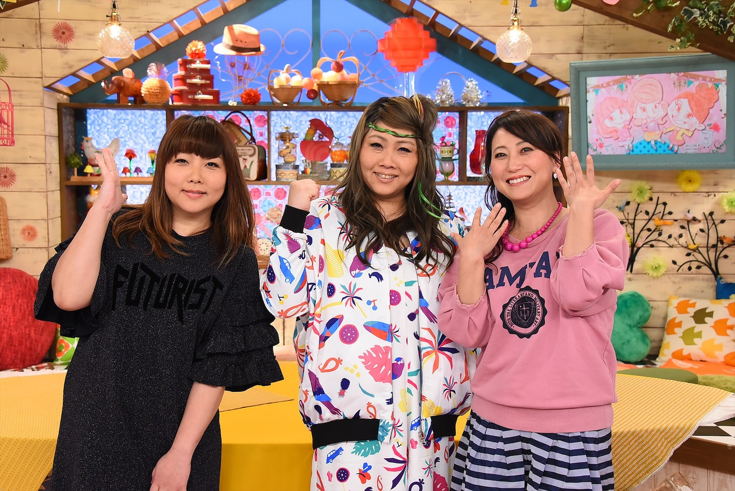 「やすとも・友近のキメツケ！ホームパーティー ～※あくまで個人の感想です～」MCの（左から）海原やすよ ともこ、友近。(c)関西テレビ