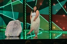 1本目のネタを披露するゆりやんレトリィバァ。