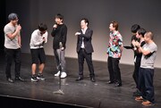 「仁義なきネタライブ」に出演する、ペンギンズ（中央）。