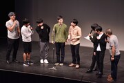「仁義なきネタライブ」に出演する、まんじゅう大帝国（中央）。