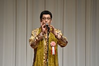 会場で「PPAP」を披露するピコ太郎。