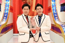 「第6回ytv漫才新人賞決定戦」で優勝した吉田たち。(c)読売テレビ