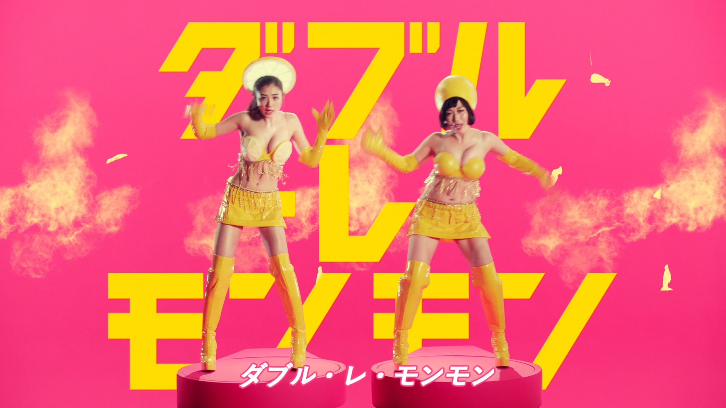「果汁と果実まるGOD!!」のミュージックビデオのワンシーン。