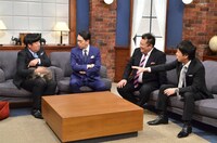 左からバナナブラマヨ、ブラックマヨネーズ。(c)MBS