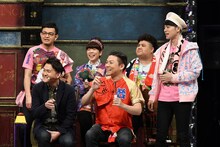 「桃色つるべ」に登場する千鳥ノブ（前列左）ら「関西モノノフ芸人」たち。(c)関西テレビ