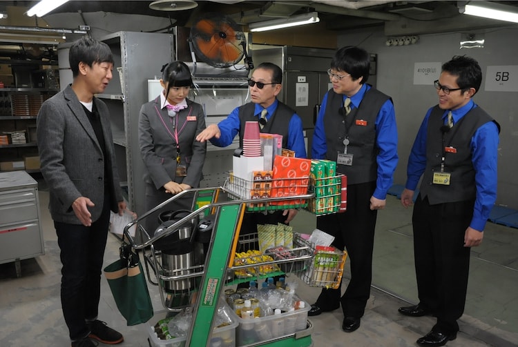 東京03飯塚 タモリ倶楽部 で東京駅地下の 車内販売秘密基地 へ お笑いナタリー 東京03飯塚 タモリ倶楽部 で東京駅地下の 車内販売秘密基地 へ お笑いナタリー