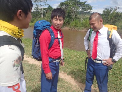 新番組「陸海空 こんな時間に地球征服するなんて」に出演する、U字工事（右）。 (c)テレビ朝日