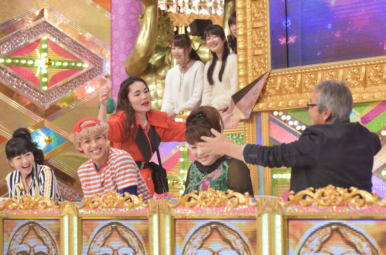 「超問！真実か？ウソか？ アノ大物俳優＆大物歌手は○×クイズが解けるかSP」のワンシーン。(c)日本テレビ