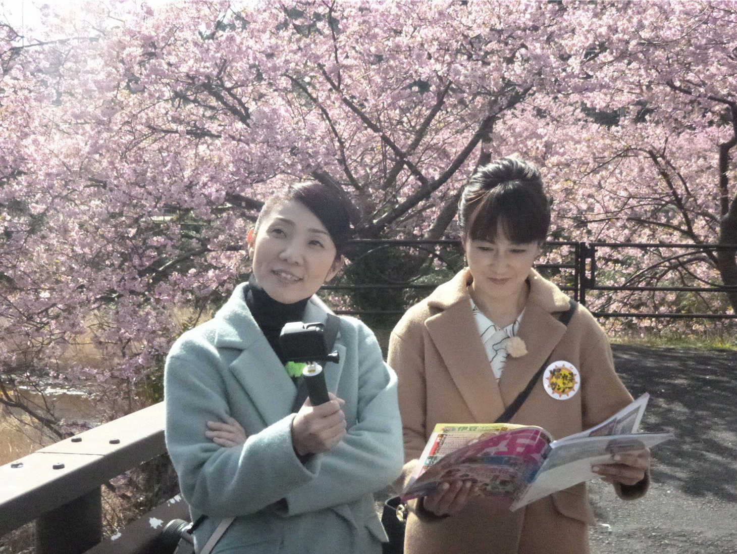 （左から）松居直美、森尾由美。(c)テレビ朝日