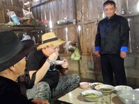 タイ・チェンマイを旅する千原せいじ。(c)読売テレビ