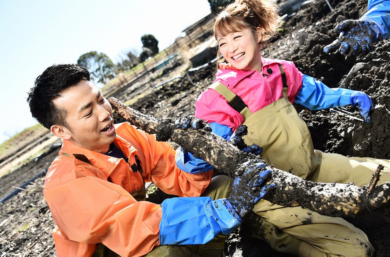 左からピース綾部、鈴木奈々。(c)日本テレビ