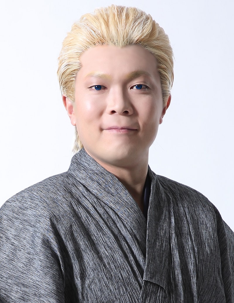 ゴードンを演じるオラキオ。