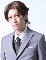 甘利を演じる山本一慶。