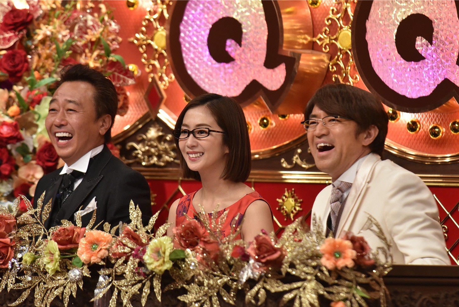さまぁ～ずと優香（中央）。(c)テレビ朝日