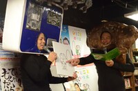 「天竺鼠川原のひとことぬりえ」を紹介するWi-Fi（左 / 天竺鼠・川原）。