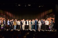 1回戦の1位発表で「えんにち！」とボケたテンダラー浜本に全員がツッコむ様子。