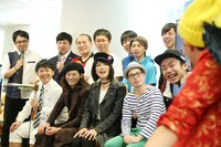 記者会見の様子。(c)松竹芸能/UUUM