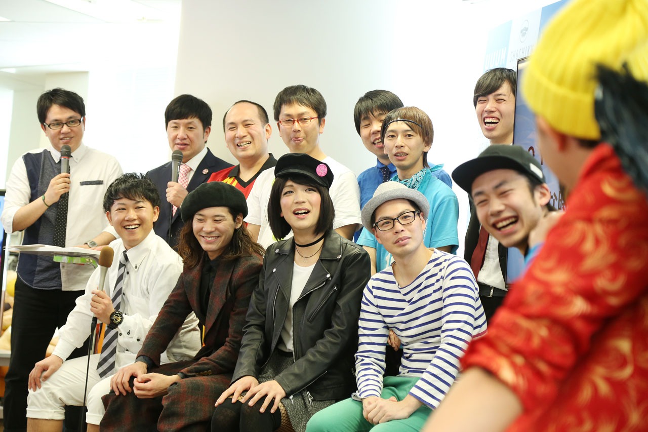 記者会見の様子。(c)松竹芸能/UUUM