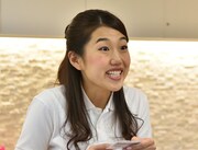 相楽樹が通うヨガスタジオの受付を演じる横澤夏子。
