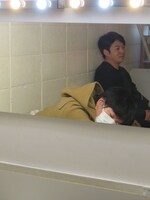 「まわる犬」フライヤー撮影のオフショット。