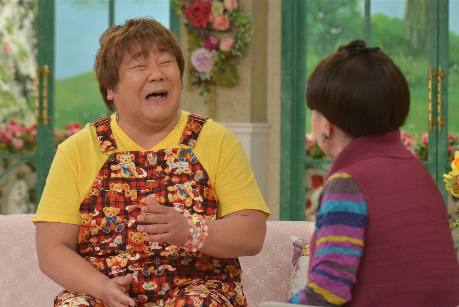 「徹子の部屋」に出演する石塚英彦（左）。(c)テレビ朝日