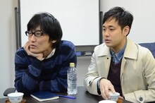 DVDの特典映像をチェックするマッハスピード豪速球。