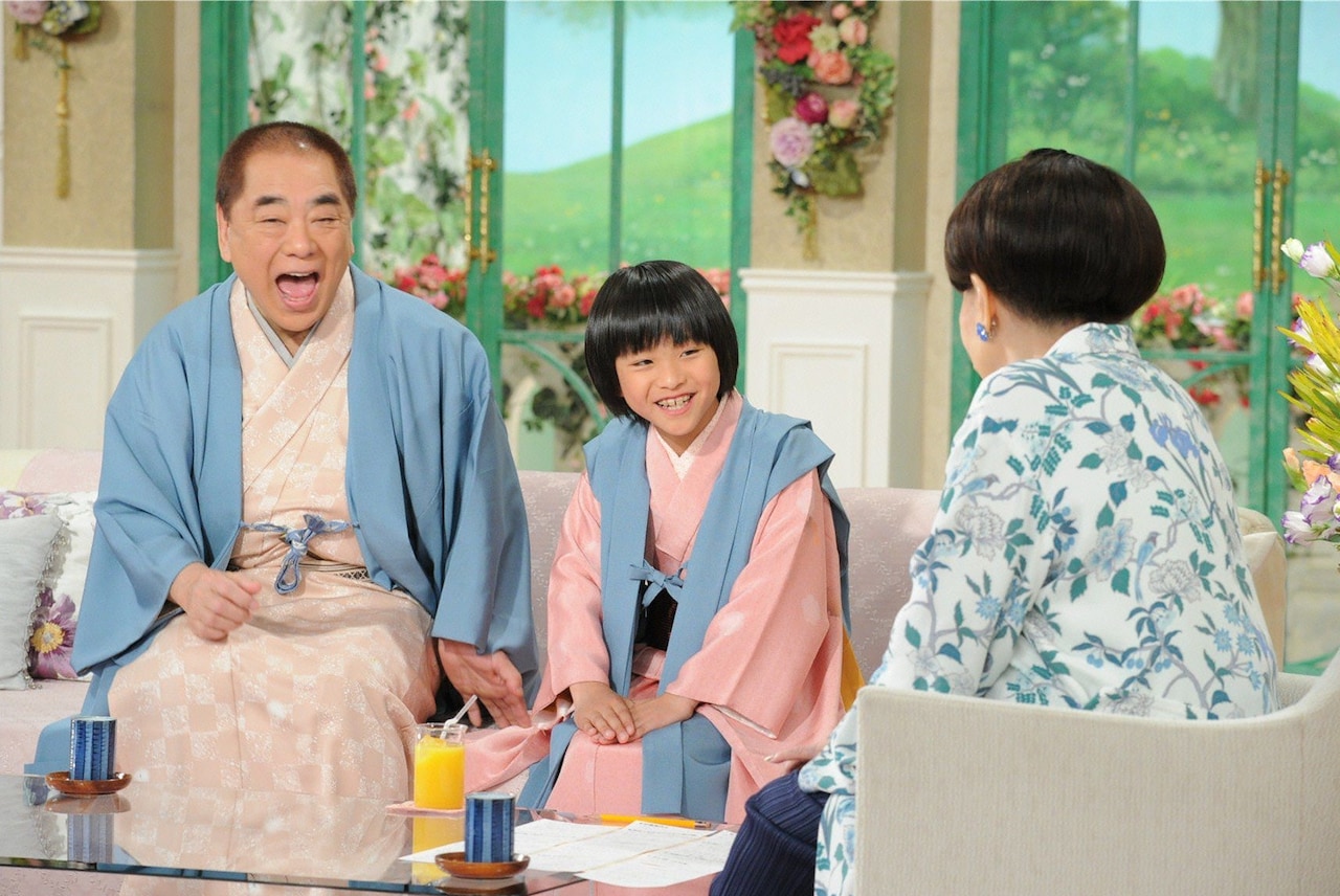 「徹子の部屋」に出演する三遊亭好楽（左）と孫の遥（はる）くん。(c)テレビ朝日