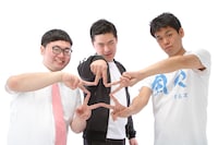 風穴あけるズ。左からノブヨシ日本代表、飛び出せっ！安藤っ！、コブラ。