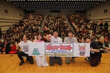 左から小野賢章、内田真礼、よゐこ有野、松本慶祐監督、アメリカザリガニ平井。