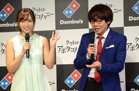 「ドミノ・ピザ 早口言葉チャレンジ」に挑戦する三四郎・小宮（右）。