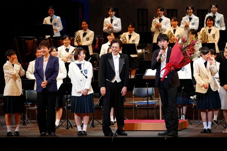 カーテンコールの様子。