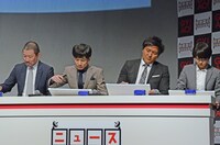 大喜利に回答する（左から）木村祐一、インパルス板倉、スリムクラブ真栄田、Aマッソ加納。