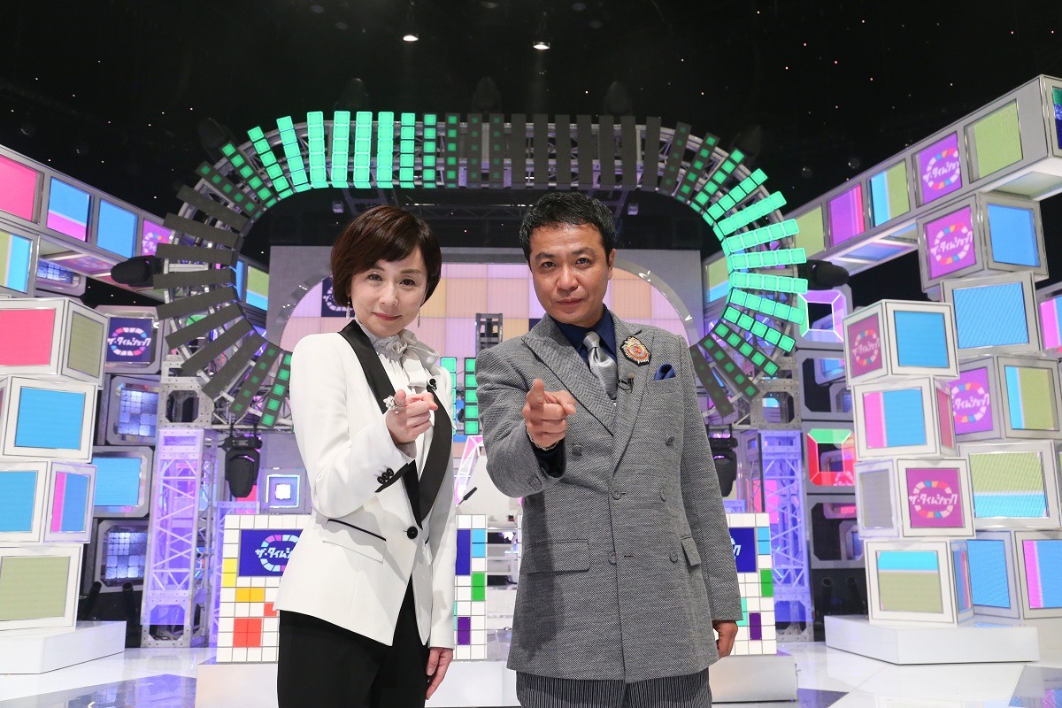 MCを務める（左から）大下容子アナウンサー、中山秀征。(c)テレビ朝日