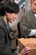 「四神将棋」対局中の様子。(c)BSフジ
