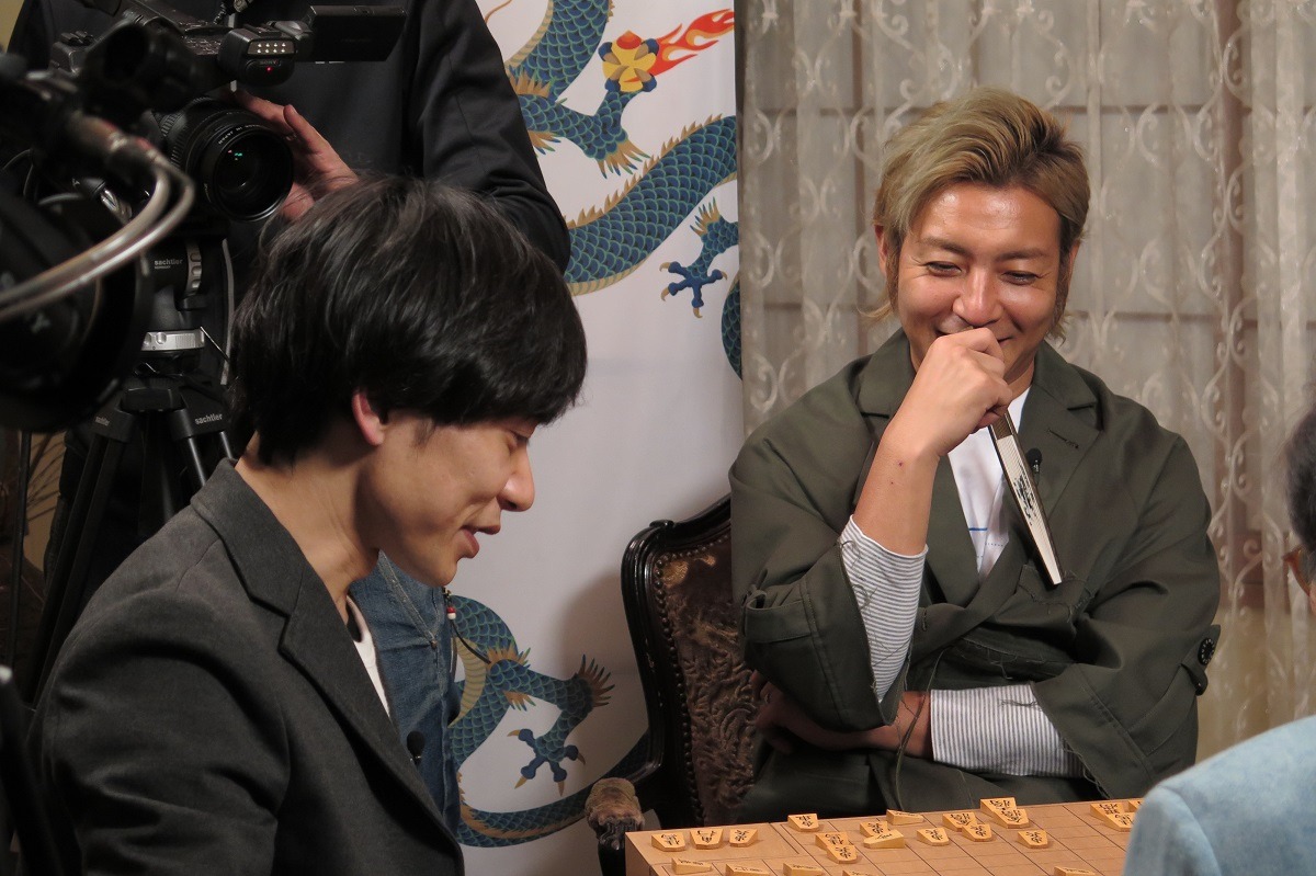 「四神将棋」対局中の様子。(c)BSフジ