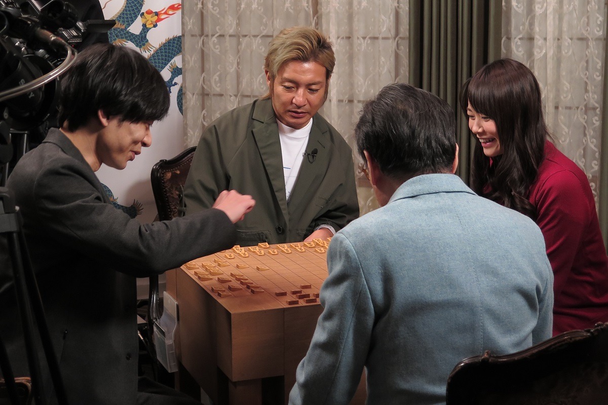 「四神将棋」対局中の様子。(c)BSフジ