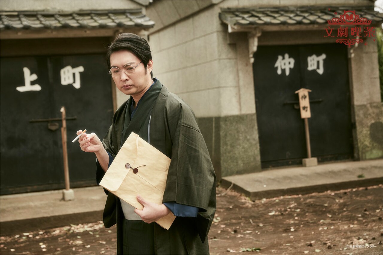 エレキコミック今立扮する平岡常次郎。