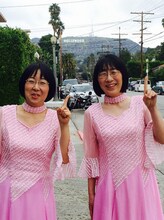 ハリウッドを訪れた阿佐ヶ谷姉妹。