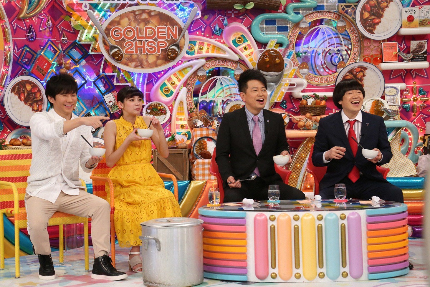 「カレー大好き芸人」企画に出演する（左から）アンジャッシュ渡部、新川優愛、雨上がり決死隊。(c)テレビ朝日