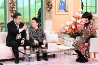 「徹子の部屋」に出演する、内海桂子・成田常也夫妻（左）と黒柳徹子。(c)テレビ朝日