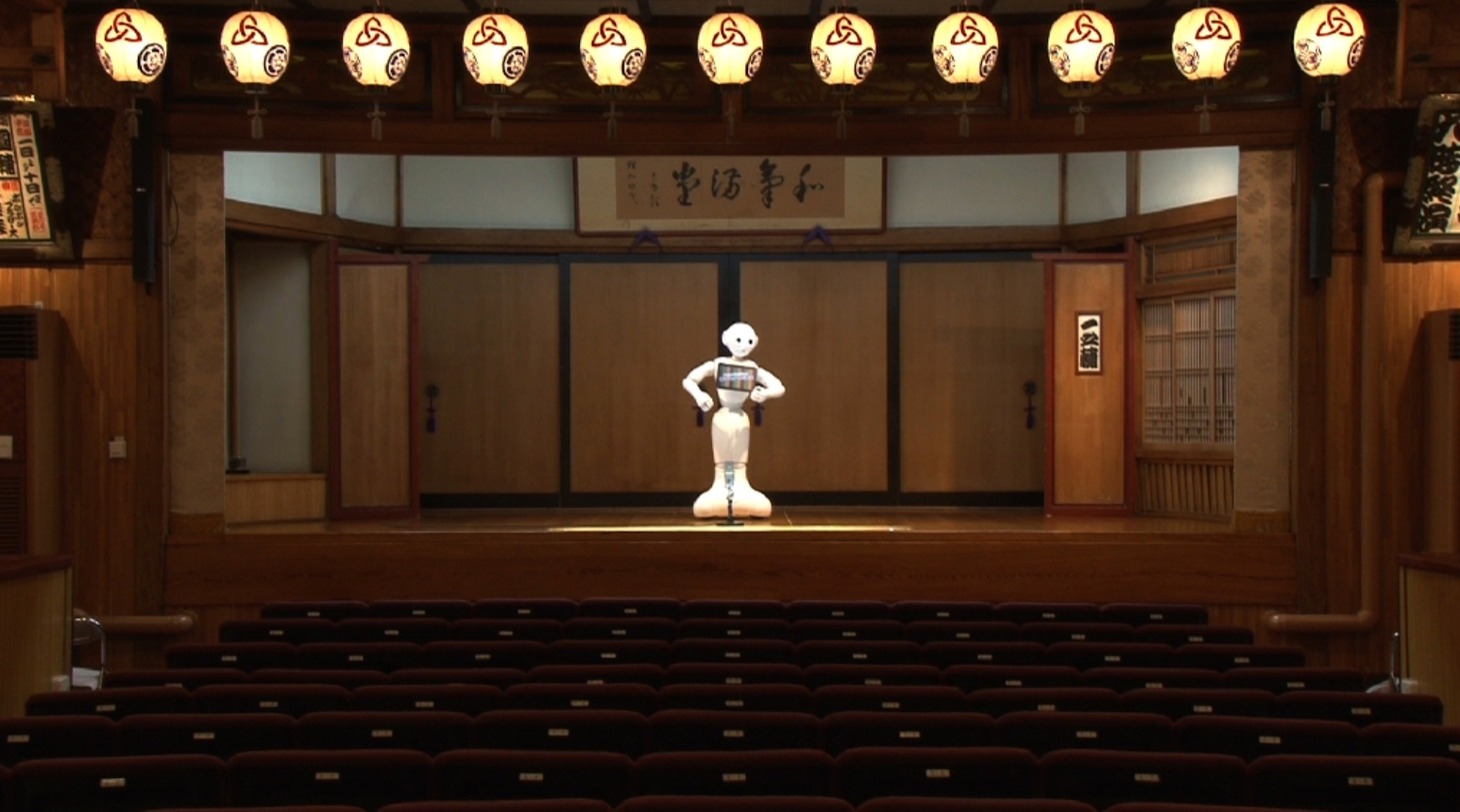 落語家「白戸家 ぺぱ之輔（しらとや ぺぱのすけ）」となって古典落語を披露するPepper。