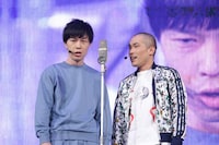 ハライチ岩井と助っ人のラブレターズ塚本。(c)テレビ東京