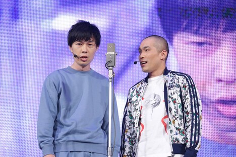 ハライチ岩井と助っ人のラブレターズ塚本。(c)テレビ東京
