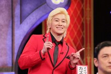 「Qさま!!3時間SP」に出演する、メイプル超合金カズレーザー。(c)テレビ朝日