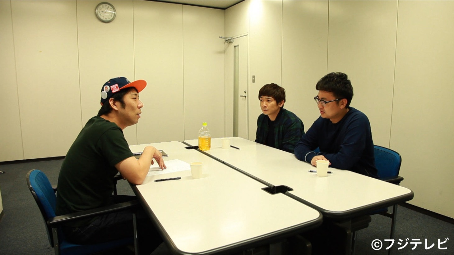 （左から）パンクブーブー佐藤、銀シャリ。